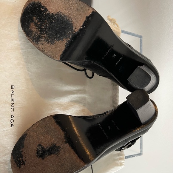 ❤️ SOLD ❤️ Authentic Balenciaga Black Leather Block Heel Lace Up Boots - Picture 8 of 8